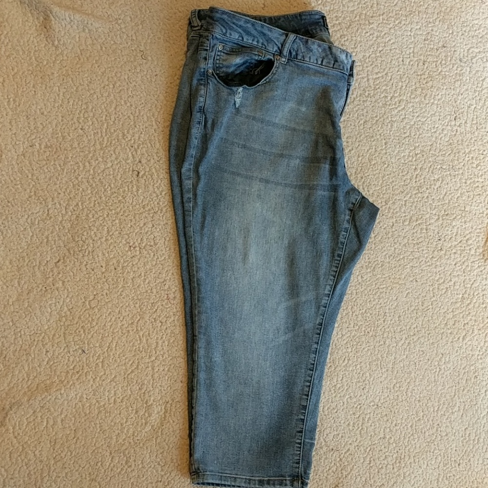 Distressed denim capris